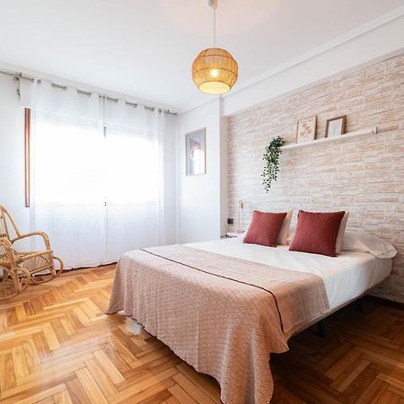 Amplia Vivienda Con Garaje Lägenhet Vigo Exteriör bild