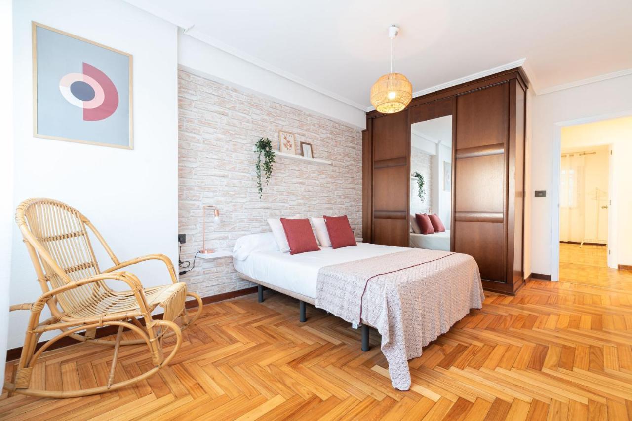 Amplia Vivienda Con Garaje Lägenhet Vigo Exteriör bild