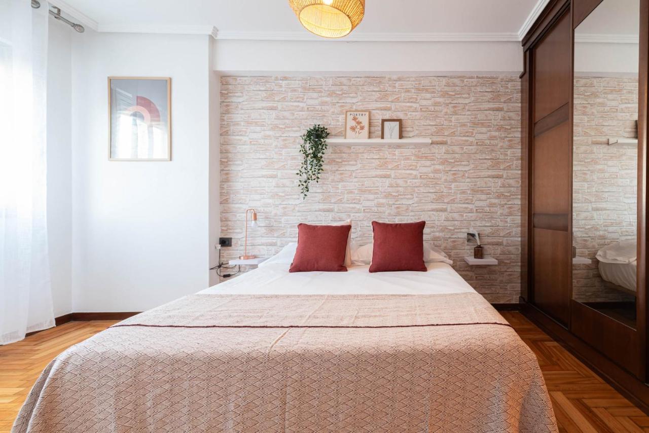 Amplia Vivienda Con Garaje Lägenhet Vigo Exteriör bild
