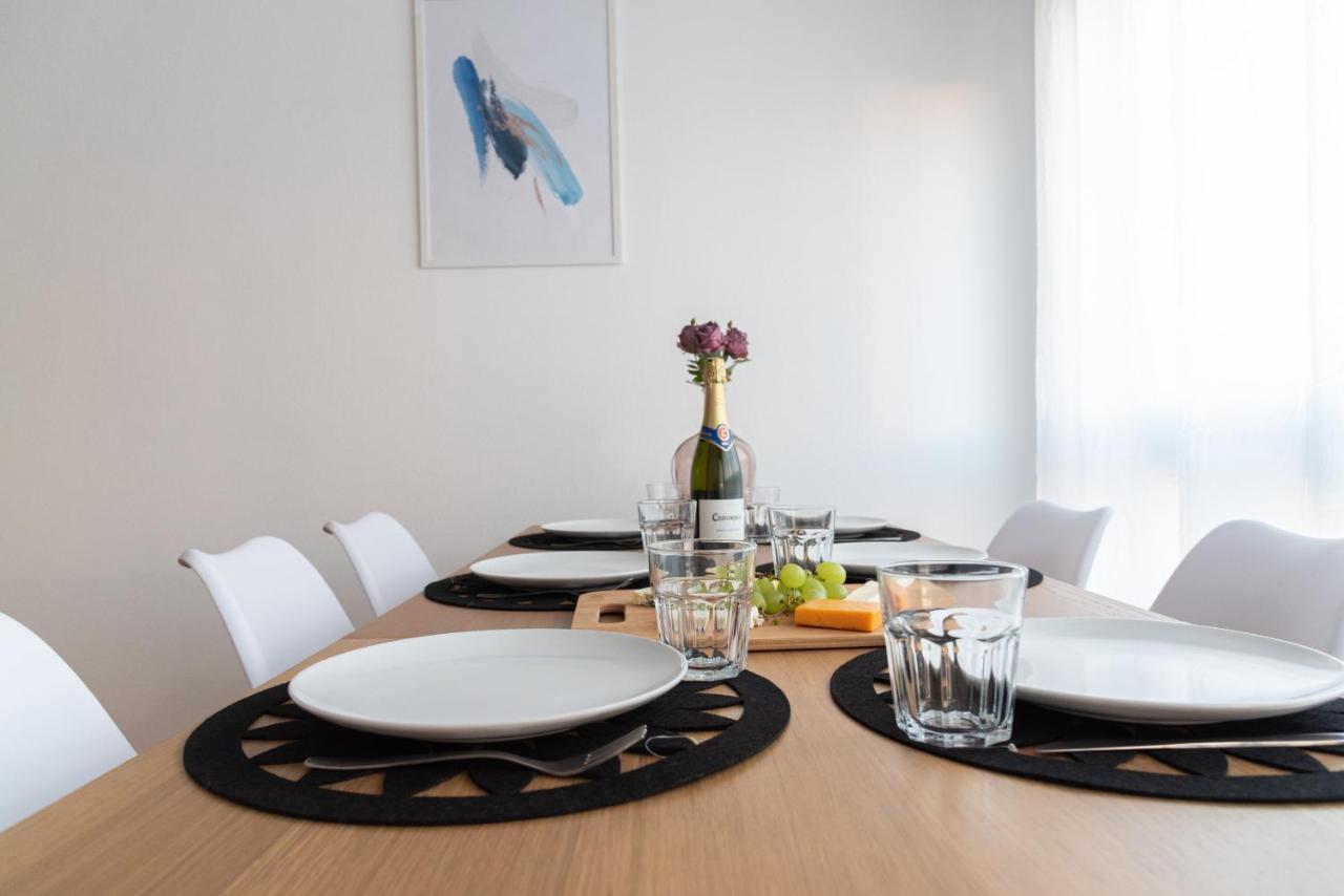 Amplia Vivienda Con Garaje Lägenhet Vigo Exteriör bild