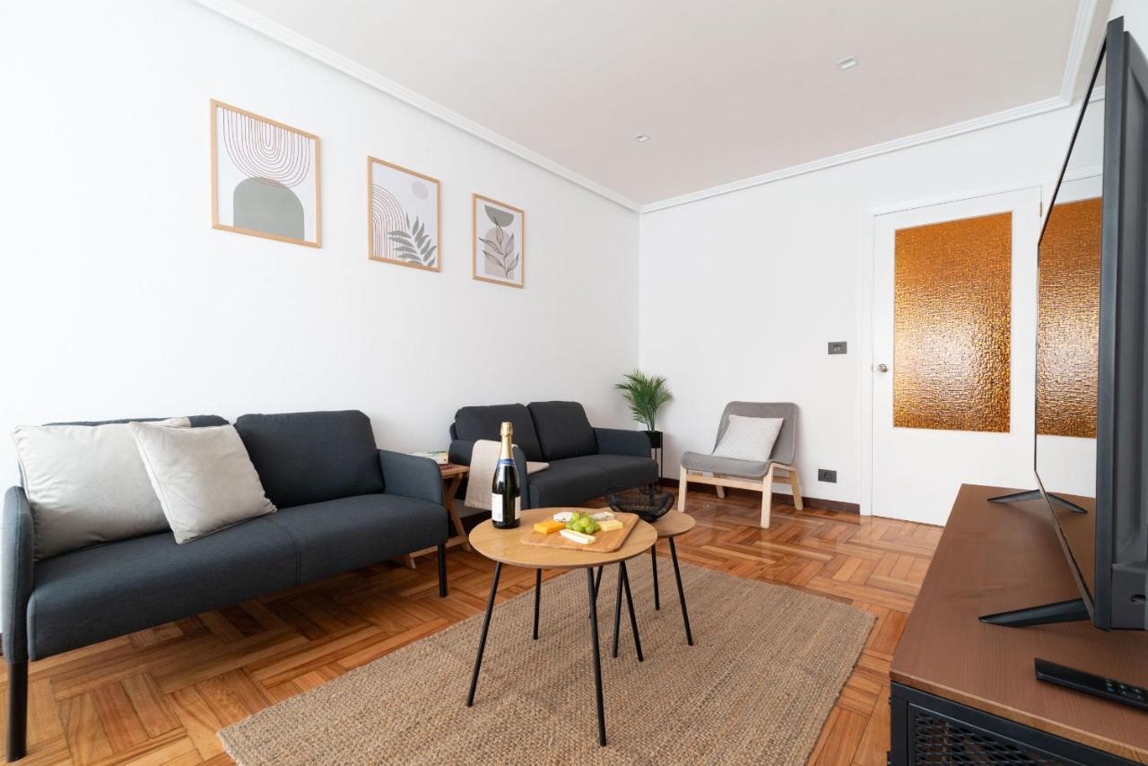 Amplia Vivienda Con Garaje Lägenhet Vigo Exteriör bild