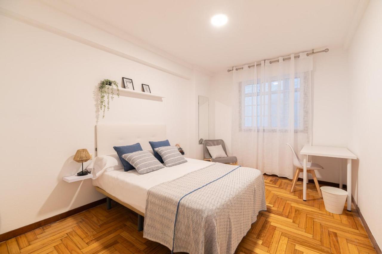 Amplia Vivienda Con Garaje Lägenhet Vigo Exteriör bild