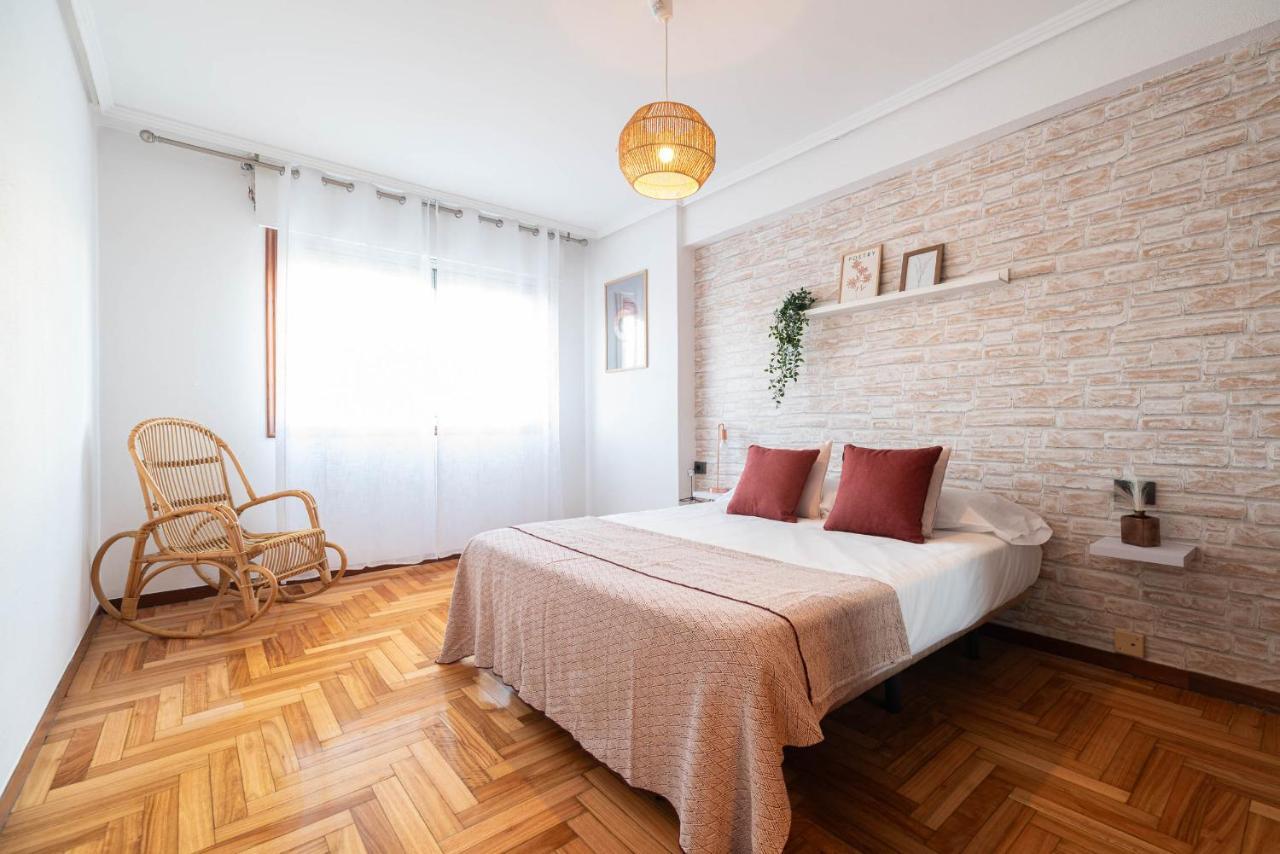 Amplia Vivienda Con Garaje Lägenhet Vigo Exteriör bild