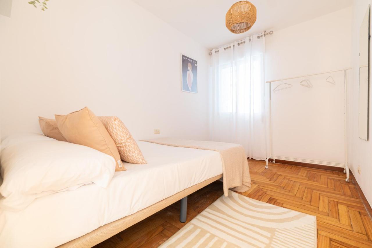 Amplia Vivienda Con Garaje Lägenhet Vigo Exteriör bild
