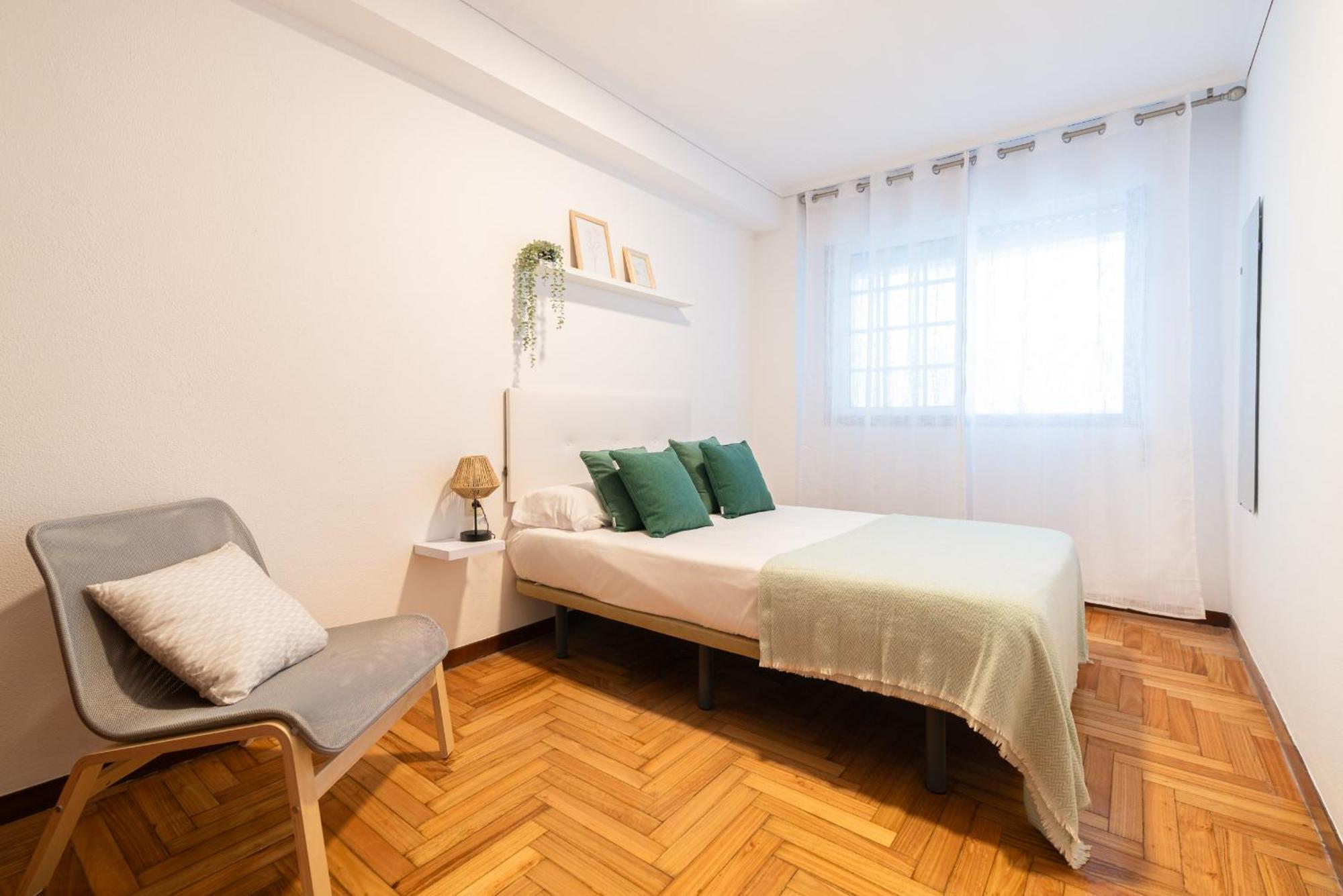 Amplia Vivienda Con Garaje Lägenhet Vigo Exteriör bild